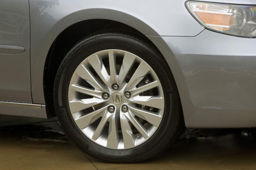 Детали экстерьера Acura RL (KB2) 2011 года  (фото 9 из 9)